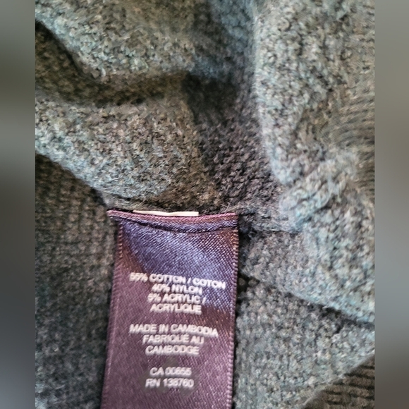 RW&CO. Men's V-Neck Green Sweater, Size Medium - Picture 4 of 4